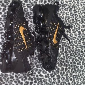 Vapormax black and gold
